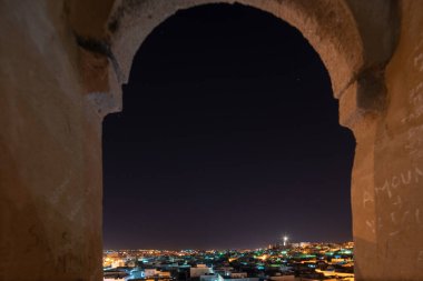 Gece boyunca biraz susam manzarası. Tunus