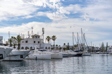 Port El Kantaoui, Sousse, Tunus yakınlarındaki marina turizm sitesi.