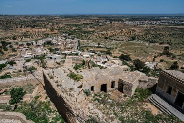 Takrouna, Tunisia 'nın Sahel bölgesinde küçük bir köy, bir tepede..