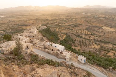 Takrouna, Tunisia 'nın Sahel bölgesinde küçük bir köy, bir tepede..