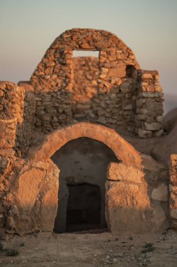 Djebel Dahar Güney Tunus 'ta. Alçak kumtaşı dağ zinciri .