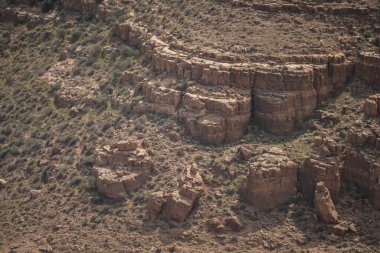 Djebel Dahar Güney Tunus 'ta. Alçak kumtaşı dağ zinciri .