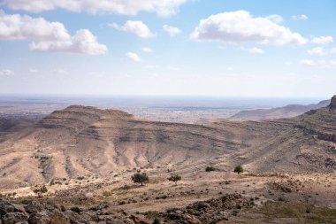 Djebel Dahar Güney Tunus 'ta. Alçak kumtaşı dağ zinciri .