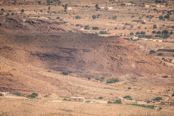 ジェベル ダールはチュニジア南部に位置する 低砂岩の山岳チェーン — ストック写真