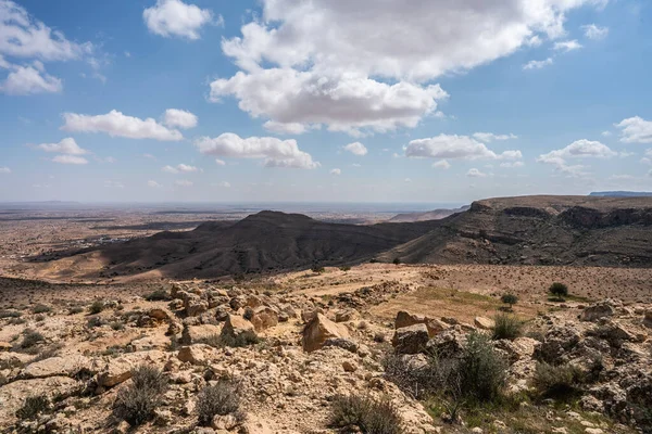 ジェベル ダールはチュニジア南部に位置する 低砂岩の山岳チェーン — ストック写真