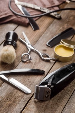 Saç düzeltici ve ustura