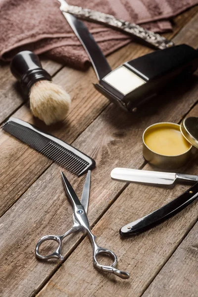 Kuaför havlu ve fırça