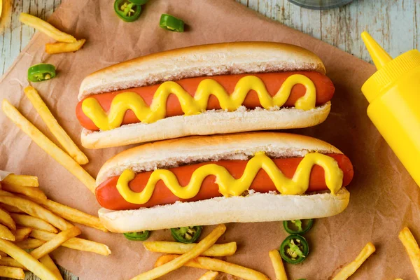Franse frietjes en hotdogs — Stockfoto