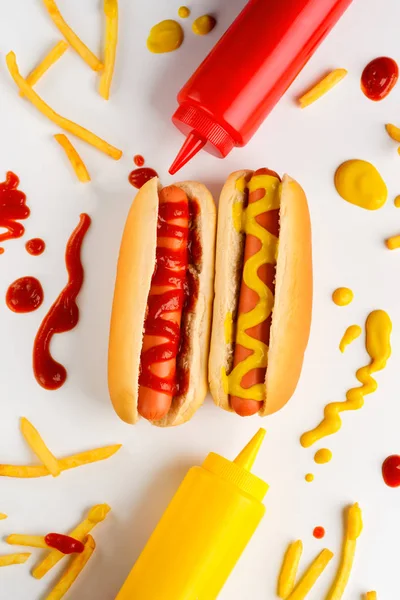 Hotdogs, aardappelen en ketchup — Stockfoto
