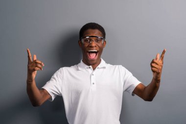 eğlenceli olan adam