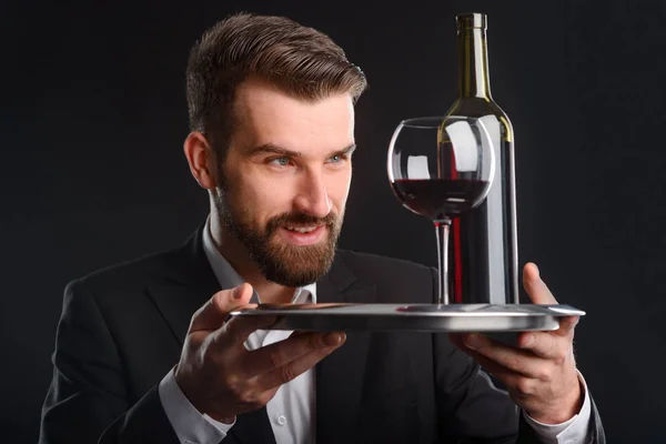 Wino Jest Idealne Sommelier Ocenić Wygląd Czerwonego Wina Jest Zadowolony — Zdjęcie stockowe