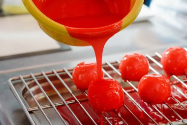 Mus kek için lezzetli şurubu