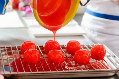 Topu tatlılar berry şurup