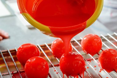 Nefis tatlılar için kırmızı şurup