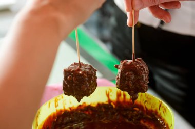 Marshmallow tatlı sos daldırma