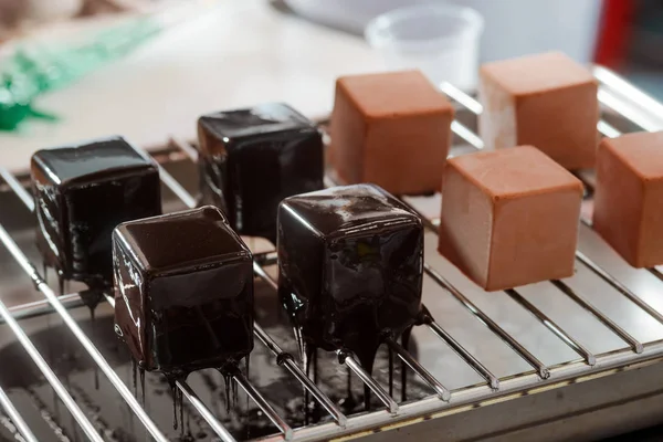 Making mousse taarten — Stockfoto