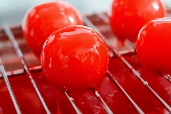 Doces de bola vermelha — Fotografia de Stock