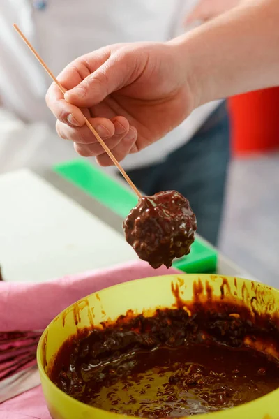 Membuat fondue coklat — Stok Foto
