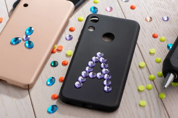 Phone cases decorated with various color rhinestones — Stock Photo, Image