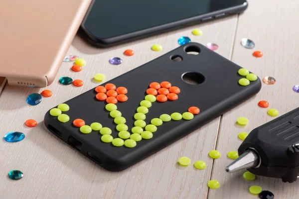 Black phone case decorated with flower bead art