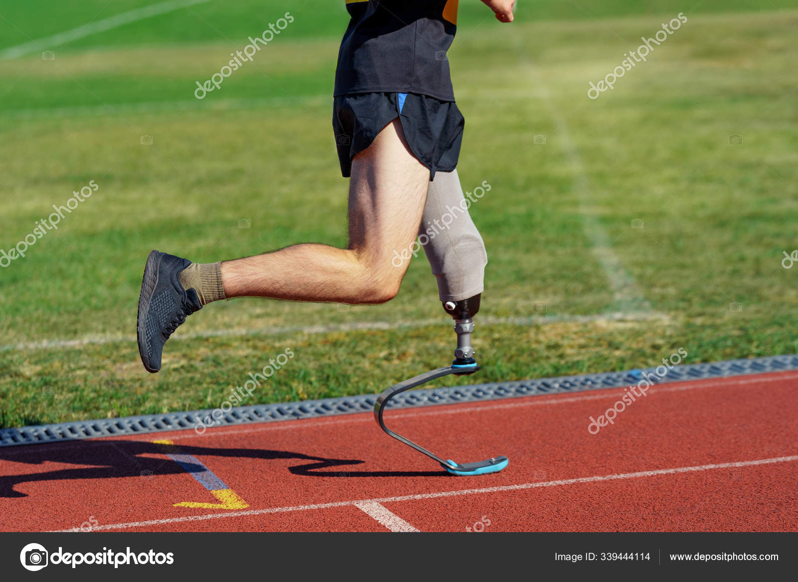 Amputee athlete participates in a Man with prosthetic leg