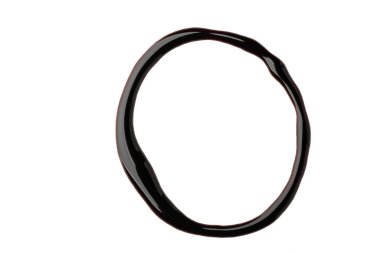 Çikolata şurubuyla boyanmış ve beyaz arka plana boyanmış.