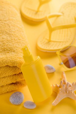 Sarı güneş kremi reklamı