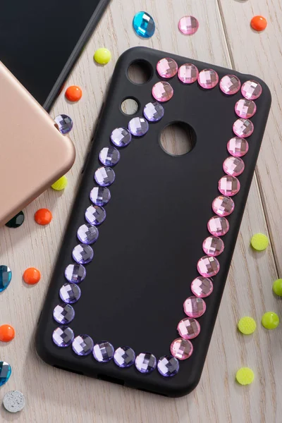 Black phone case decorated with pink rhinestone frame — Stock Photo, Image