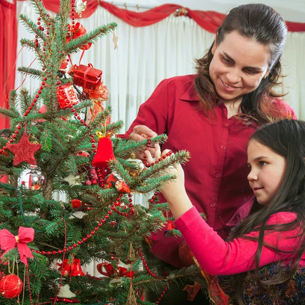 Decorazione albero di Natale famiglia — Foto Stock