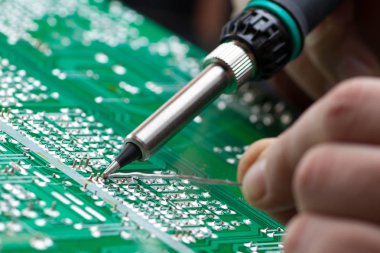 Elektronik cihazların, kalay lehimleme parçalarının onarımı