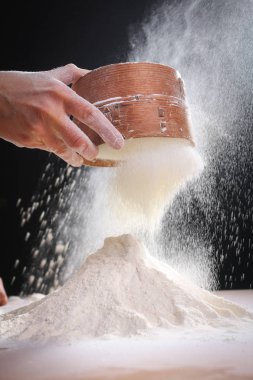 Eller evde mutfak hamur yapma