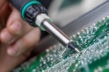 Elektronik cihazların, kalay lehimleme parçalarının onarımı