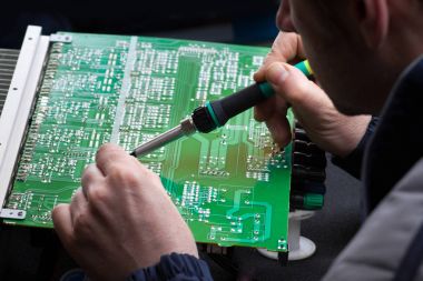 Elektronik cihazların, kalay lehimleme parçalarının onarımı