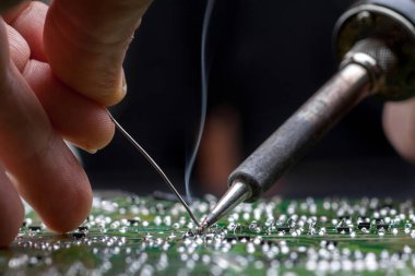 Elektronik cihazların, kalay lehimleme parçalarının onarımı