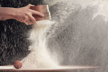 Eller evde mutfak hamur yapma