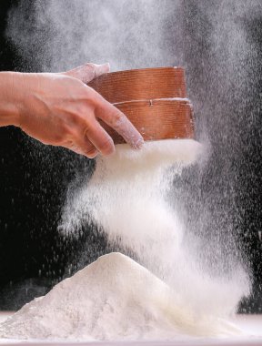 Eller evde mutfak hamur yapma