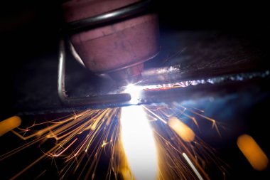 Manuel Plazma Kesim Makinası ile metal kesme