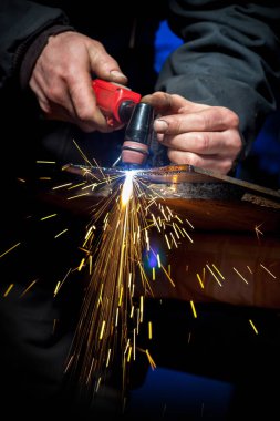 Manuel Plazma Kesim Makinası ile metal kesme