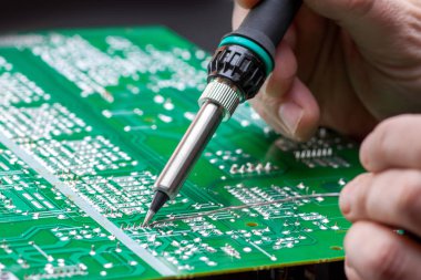 Elektronik cihazların, kalay lehimleme parçalarının onarımı