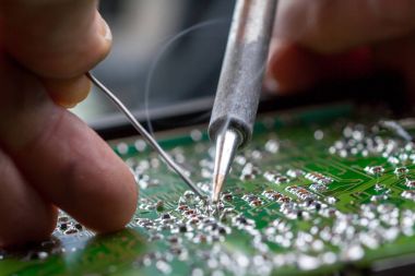 Elektronik cihazların, kalay lehimleme parçalarının onarımı