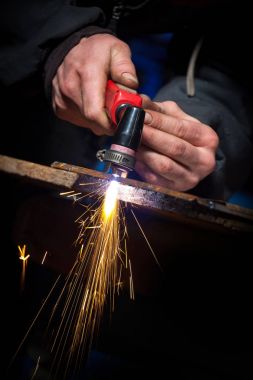 Manuel plazma ile çalışan kesim 