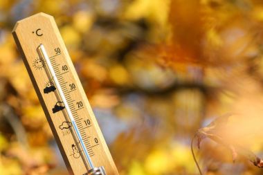 hava cıva termometre ile gösterilen sonbaharda çok güzel