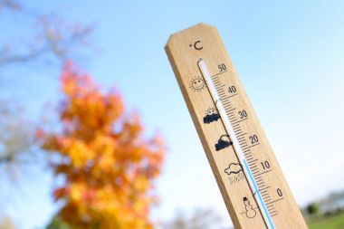 hava cıva termometre ile gösterilen sonbaharda çok güzel