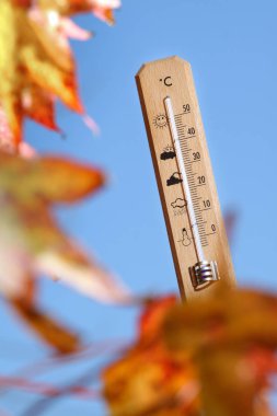 hava cıva termometre ile gösterilen sonbaharda çok güzel