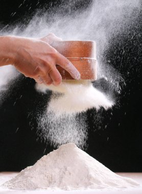 Eller evde mutfak hamur yapma