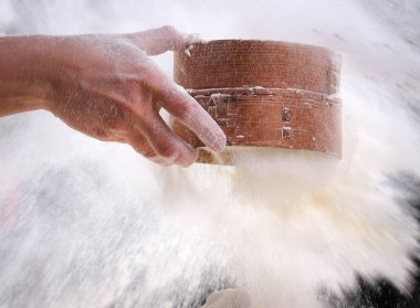 Eller evde mutfak hamur yapma