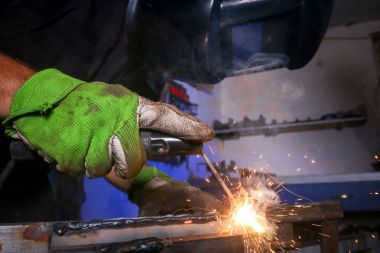 Kaynak demir işçisi