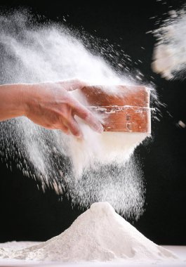 Eller evde mutfak hamur yapma