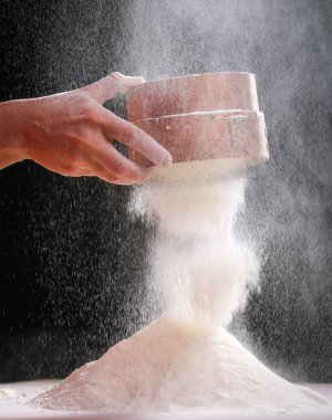 Eller evde mutfak hamur yapma