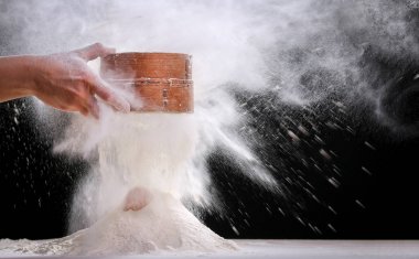 Eller evde mutfak hamur yapma